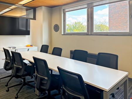Preview this Regus - Des Moines - Grand Ave Coworking space for Rent in Des Moines