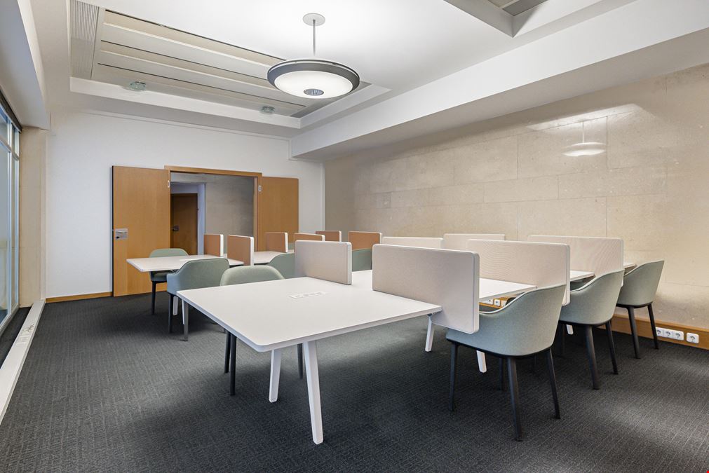 Regus - Lansing - S Capitol Ave