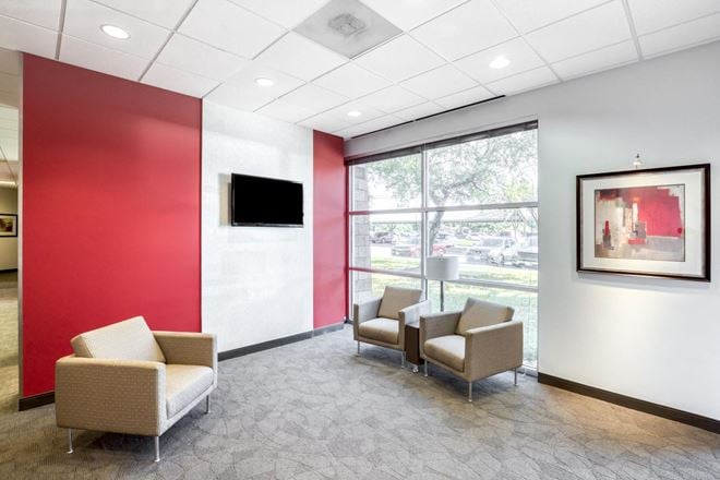 Preview this Two Twin Oaks Coworking space for Rent in San Antonio