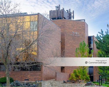 Preview this Yorktown Offices & Suites - Yorktown Offices Coworking space for Rent in Edina