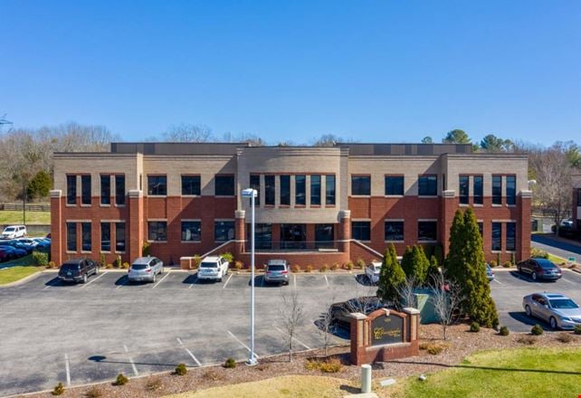 Preview this Westgate Circle Partners - Westgate Commons Coworking space for Rent in Brentwood