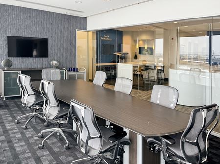 Preview this Regus - Pointe Claire - Montreal Airport Coworking space for Rent in Pointe-Claire
