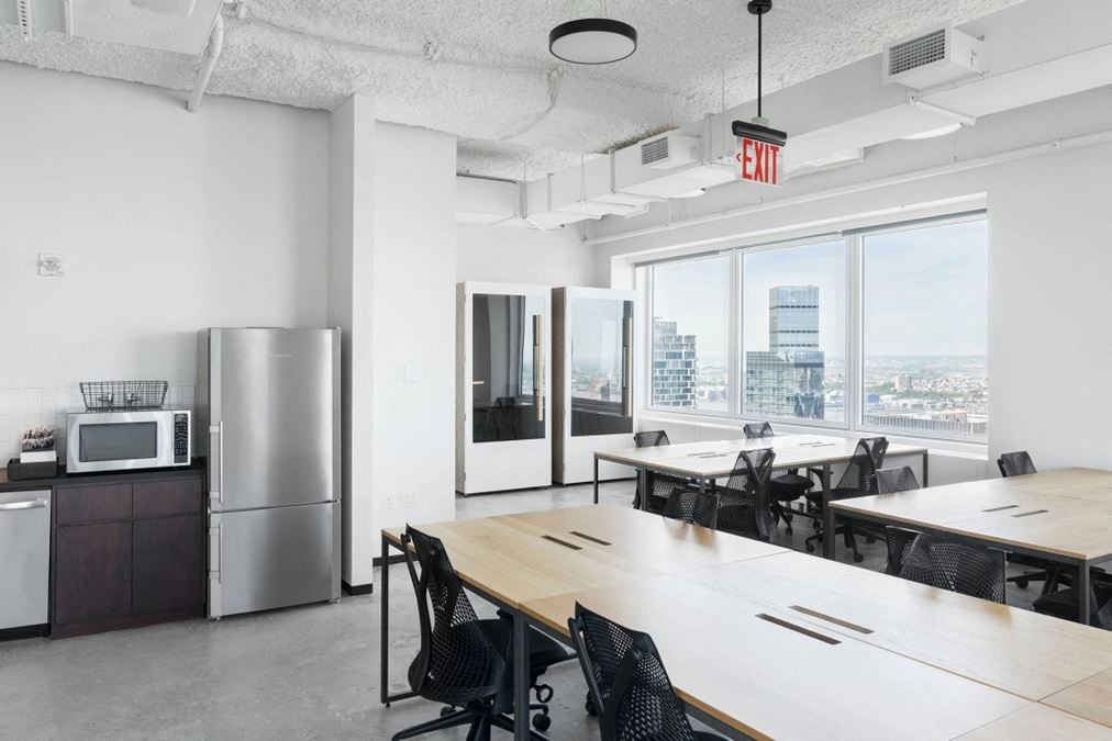 Industrious - 28 West 44th Street