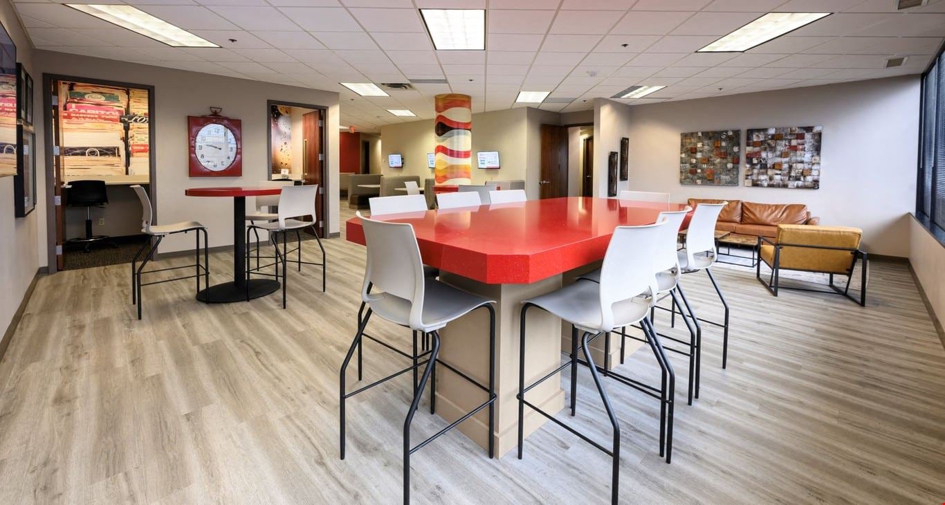 OffiCenters - Bloomington Airport