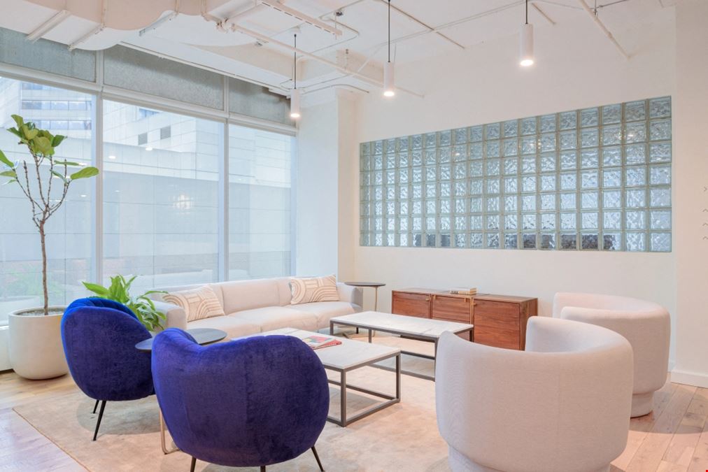 Industrious - 33 Bloor Street East