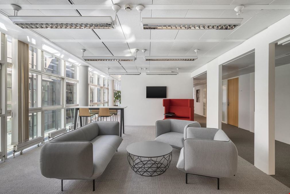 Regus - 2611 South Clark Street
