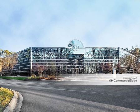 Preview this Daetwyler Plaza Coworking space for Rent in Huntersville