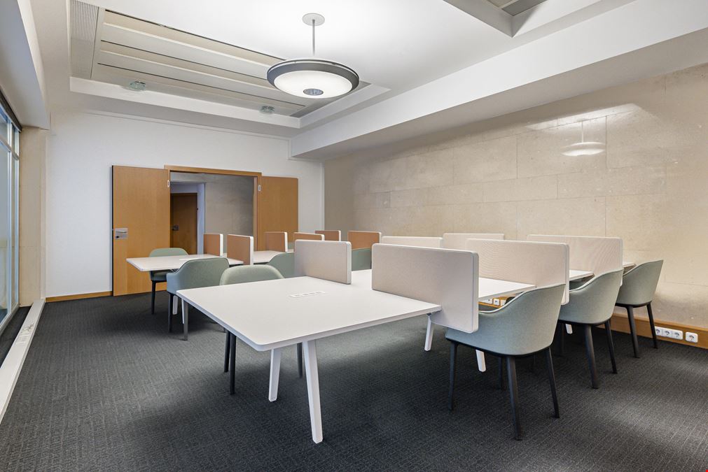 Regus - Kansas City - 4600 Madison
