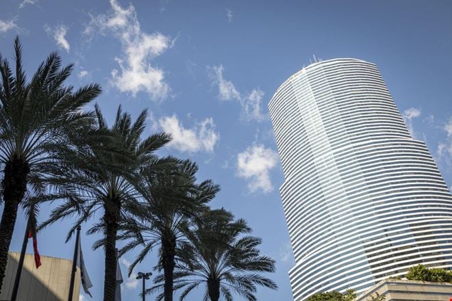 Preview this Quest Workspaces - Quest - Miami Tower Coworking space for Rent in Miami