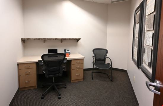 OffiCenters - Bloomington Airport