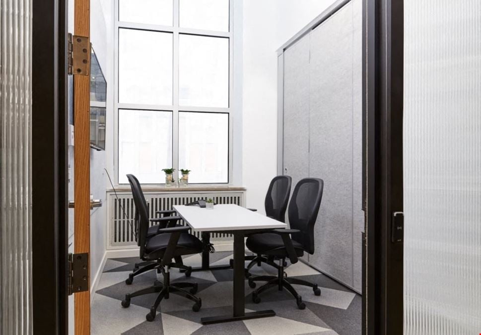 Staples Studio - Toronto Midtown