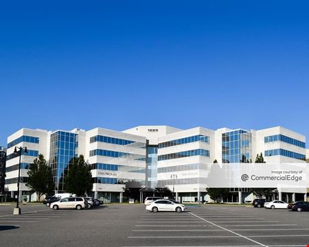 Preview this Stark Office Suites - Franklin Avenue Plaza Coworking space for Rent in Garden City