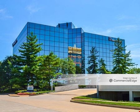 Preview this Chesterfield Office Suites - 400 Chesterfield Center Coworking space for Rent in Chesterfield