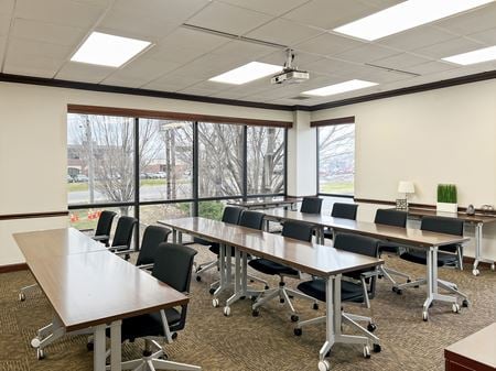 Preview this HQ - Davenport - N Brady St Coworking space for Rent in Davenport