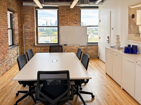 Preview this Regus - Chicago - Goose Island Coworking space for Rent in Chicago