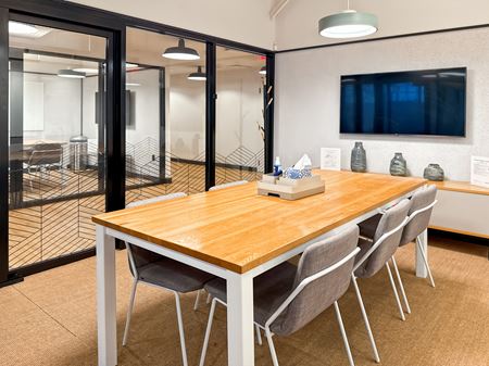Preview this Spaces - Charlotte - S.Tryon Coworking space for Rent in Charlotte