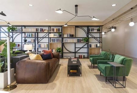 Preview this Common Desk - Post Oak Coworking space for Rent in Houston
