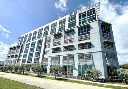 Preview this Beacon Coworking - Beacon Hallandale Coworking space for Rent in HALNDLE BCH
