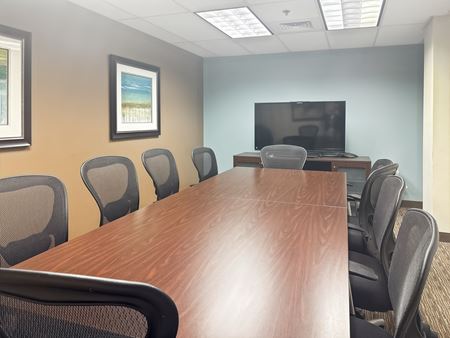 Preview this Regus - Toledo - Maumee Arrowhead Park Coworking space for Rent in Maumee