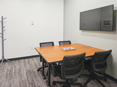 Preview this Regus - Orange Park - Crossing Blvd Coworking space for Rent in Orange Park