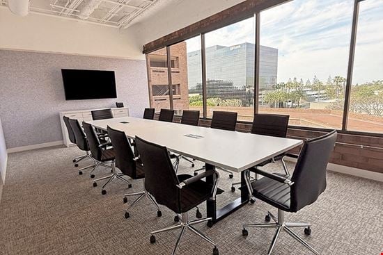 Premier Workspaces - RED - Redstone Newport