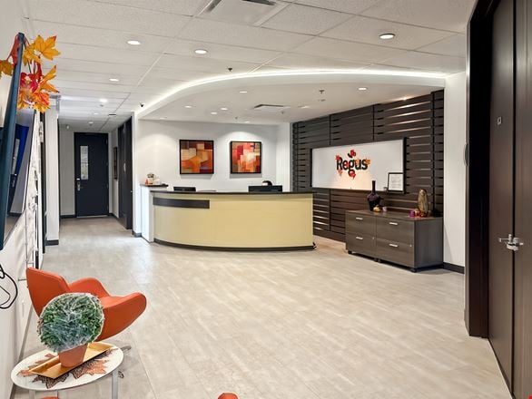 Preview this Regus - Brossard - 4605 Lapinière Boulevard Coworking space for Rent in Brossard