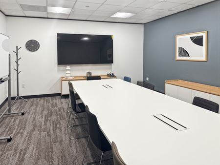 Preview this Regus - Houston - 1415 Louisiana St Coworking space for Rent in Houston