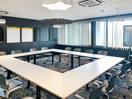 Preview this Regus - Palm Springs - Canyon Dr Coworking space for Rent in Palm Springs