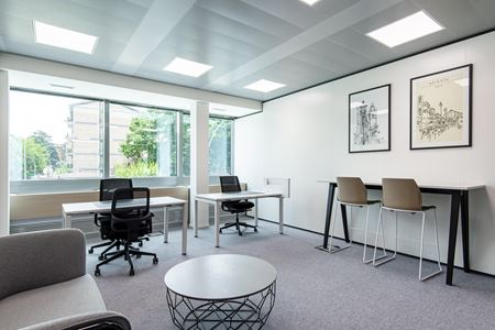 Preview this Regus - Oakland - 1212 Broadway Coworking space for Rent in Oakland