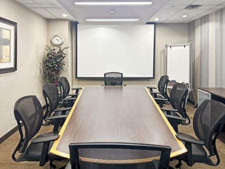 Preview this Regus - Toronto – West - Etobicoke Coworking space for Rent in Etobicoke