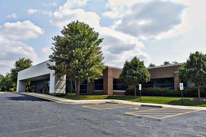 Preview this AmeriCenters - AmeriCenter of Naperville Warrenville Coworking space for Rent in Warrenville